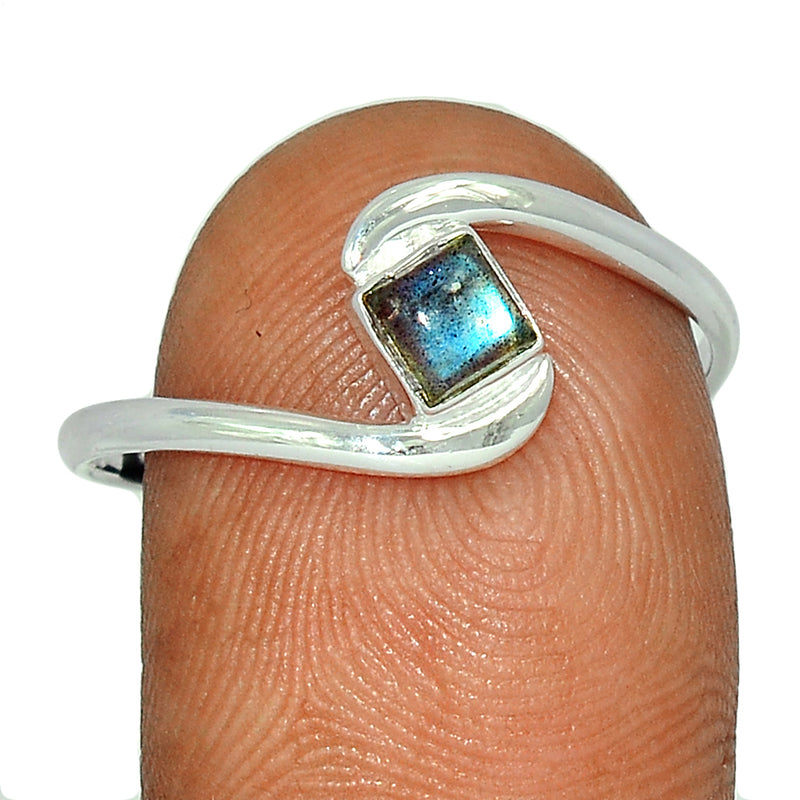 Small Plain - Blue Fire Labradorite Ring - BFLR748