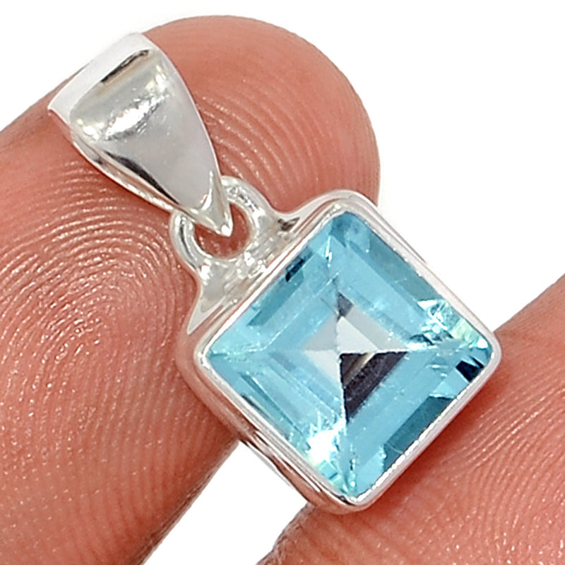 0.8" Blue Topaz Pendants - BLTP1567