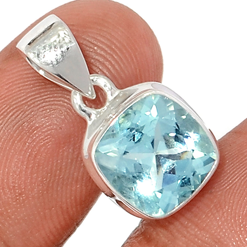 0.8" Blue Topaz Pendants - BLTP1583