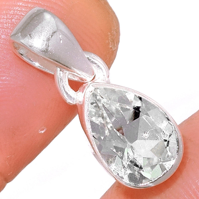 0.7" Natural White Topaz Pendants - NWTP134