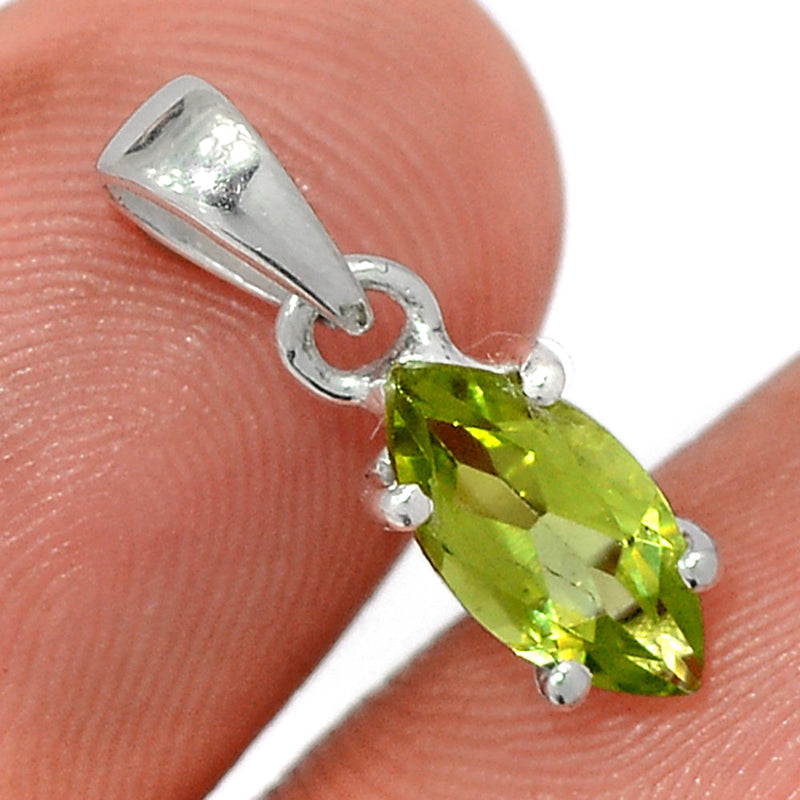 0.7" Claw - Peridot Pendants - PDTP466