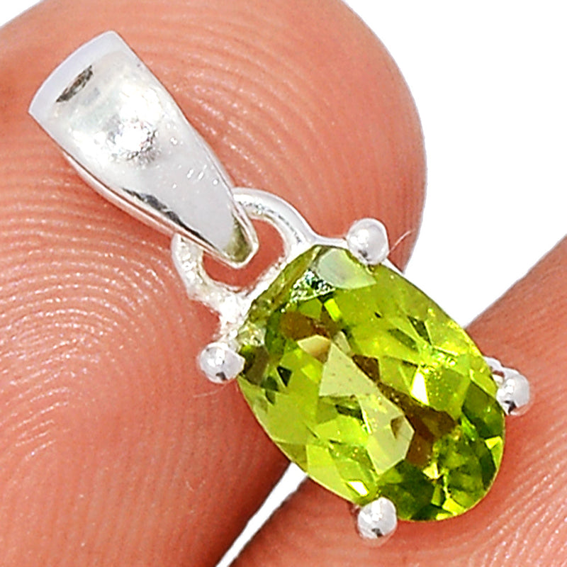 0.7" Claw - Peridot Faceted Pendants - PDTP498