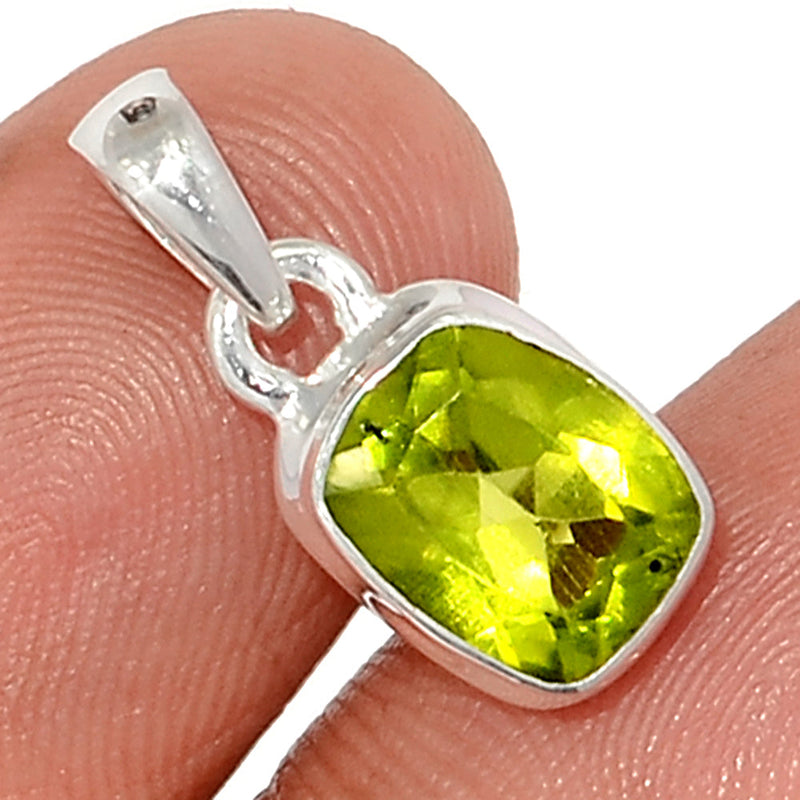 0.7" Peridot Faceted Pendants - PDTP504