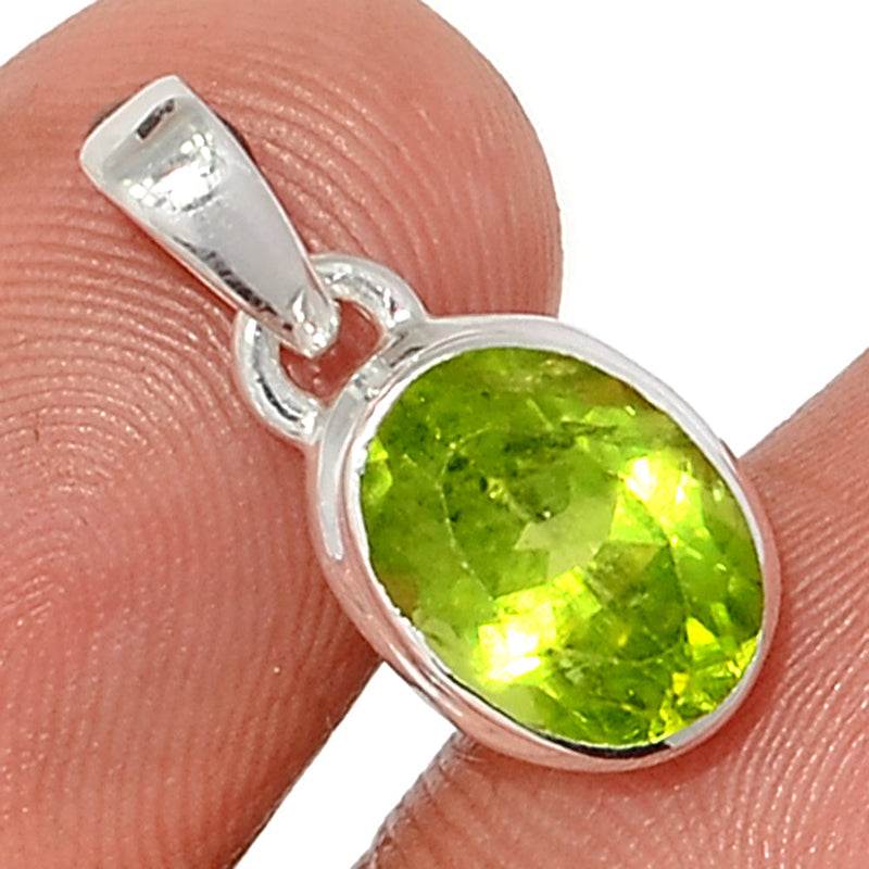 0.7" Peridot Faceted Pendants - PDTP508