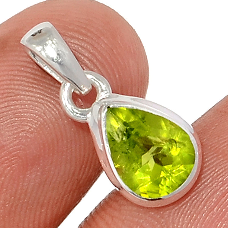 0.7" Peridot Faceted Pendants - PDTP516