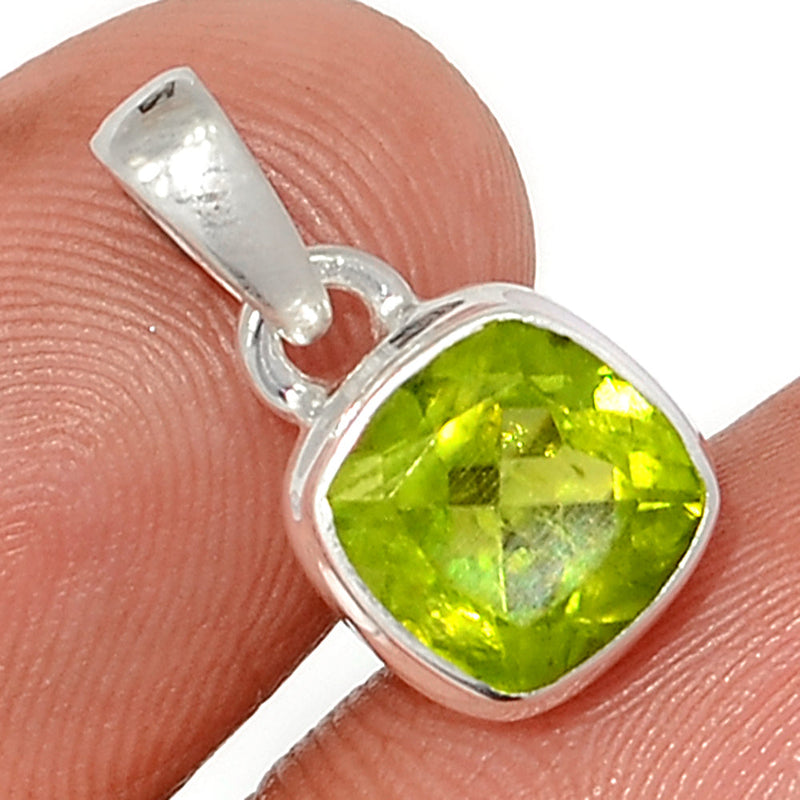 0.7" Peridot Faceted Pendants - PDTP525