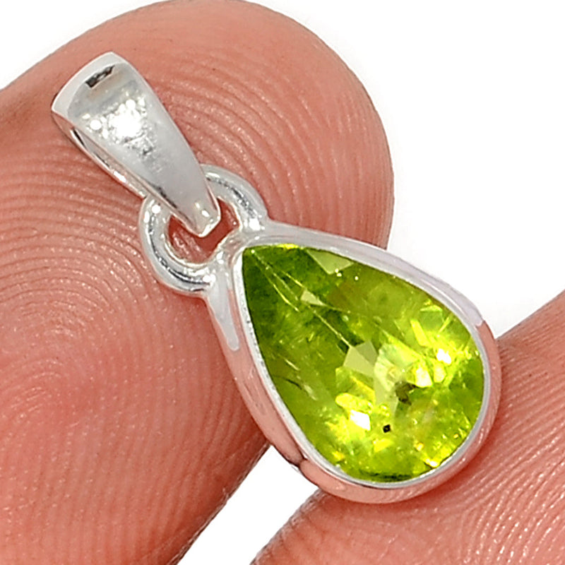 0.7" Peridot Faceted Pendants - PDTP527