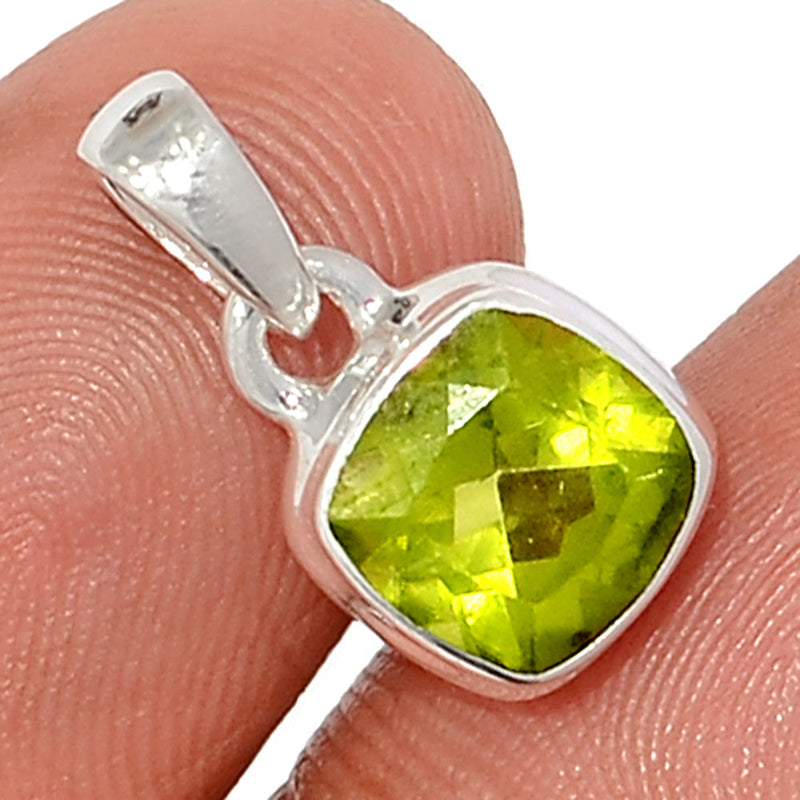 0.7" Peridot Faceted Pendants - PDTP541