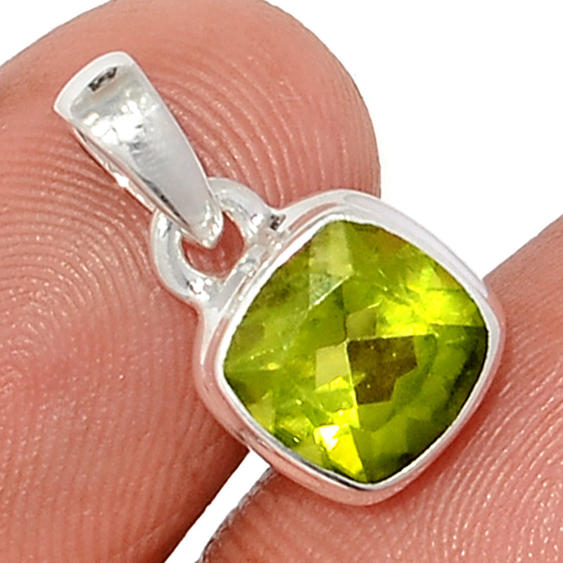 0.7" Peridot Faceted Pendants - PDTP542