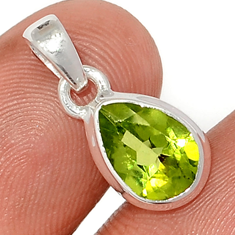 0.7" Peridot Faceted Pendants - PDTP548