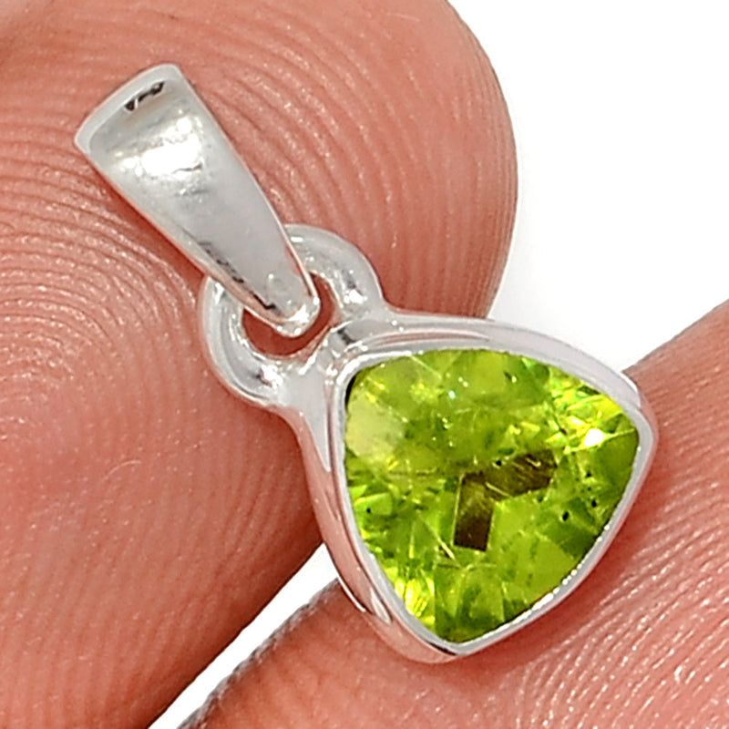 0.6" Peridot Faceted Pendants - PDTP549