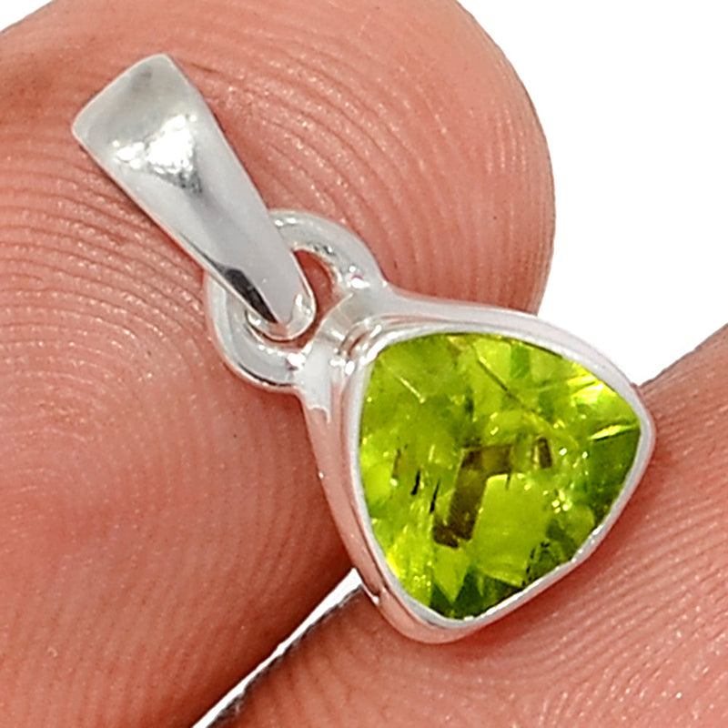 0.6" Peridot Faceted Pendants - PDTP555