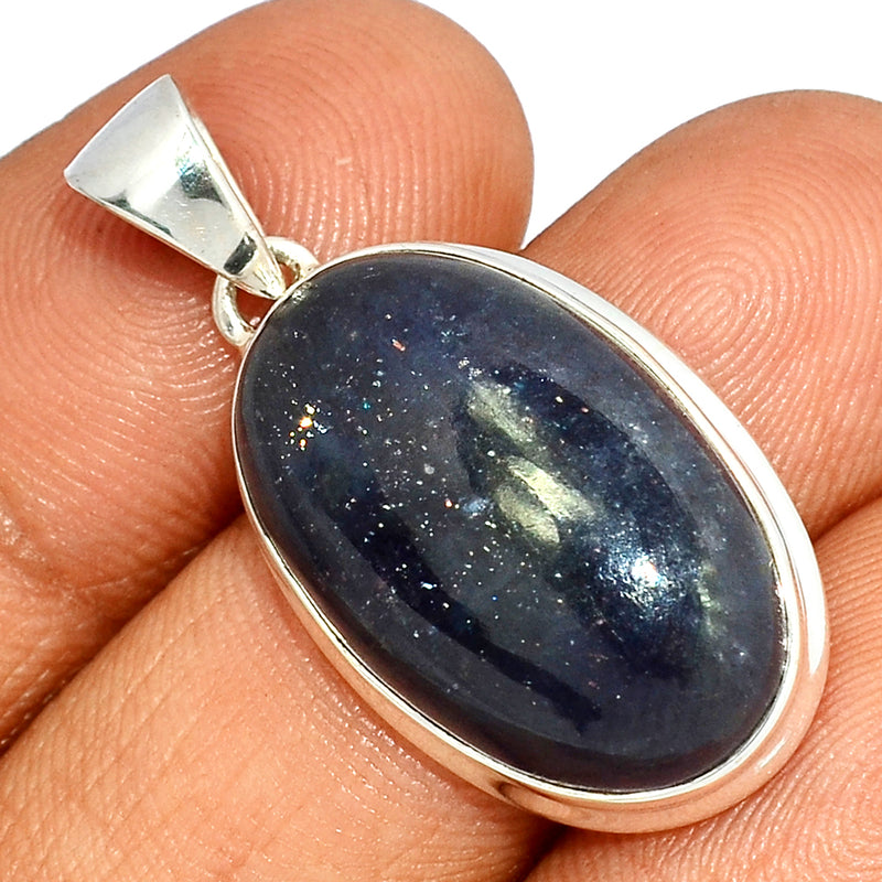 1.5" Sunstone In Iolite Pendants - SSIP625