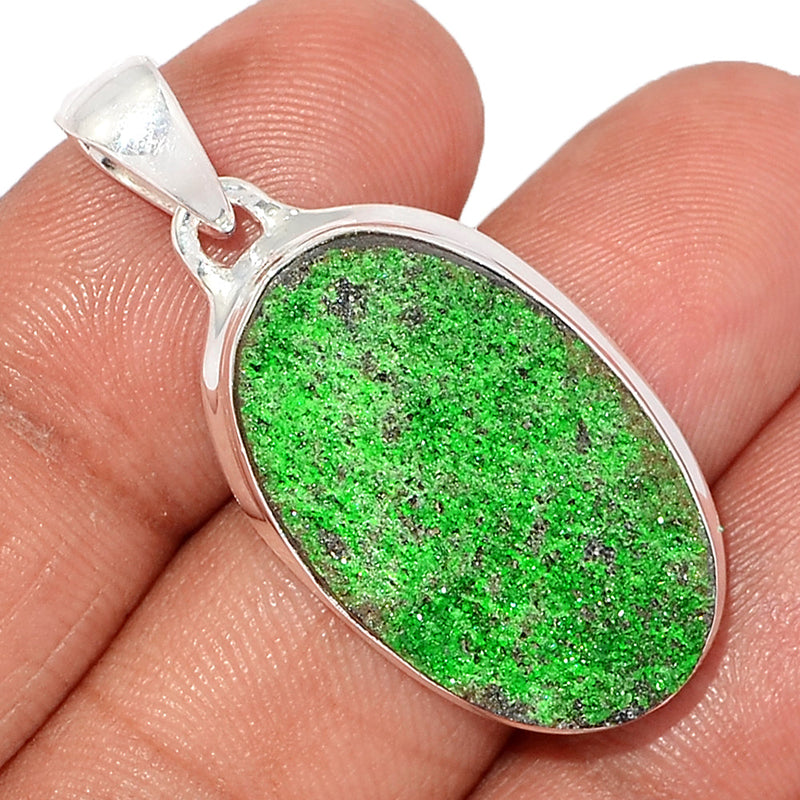 1.6" Uvarovite Green Garnet Pendants - UGGP204