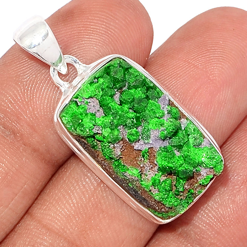 1.3" Uvarovite Green Garnet Pendants - UGGP228