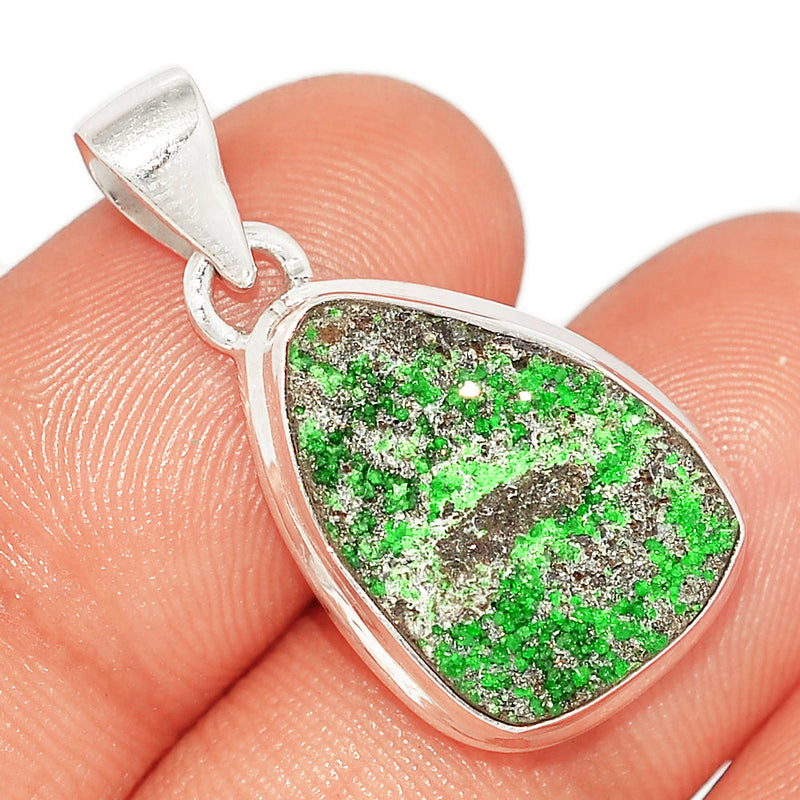 1.2" Uvarovite Green Garnet Pendants - UGGP244