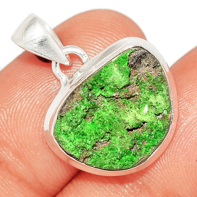 1" Uvarovite Green Garnet Pendants - UGGP253