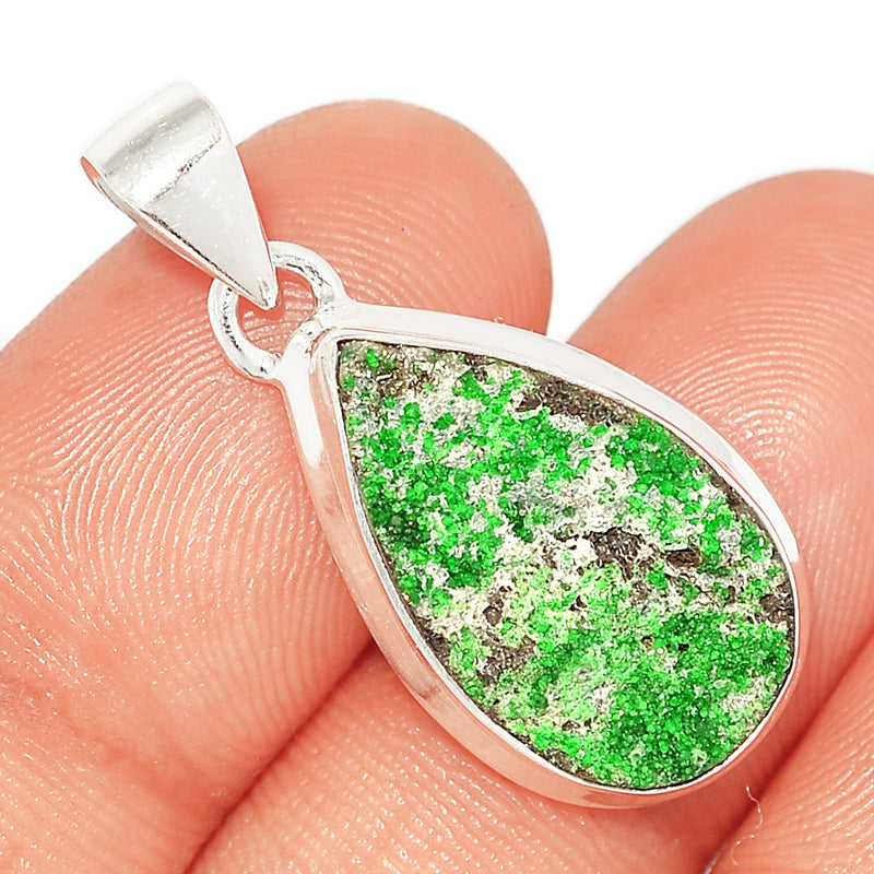 1.3" Uvarovite Green Garnet Pendants - UGGP258