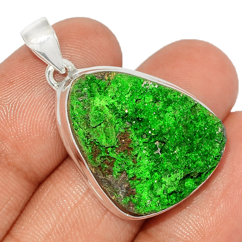 1.5" Uvarovite Green Garnet Pendants - UGGP288