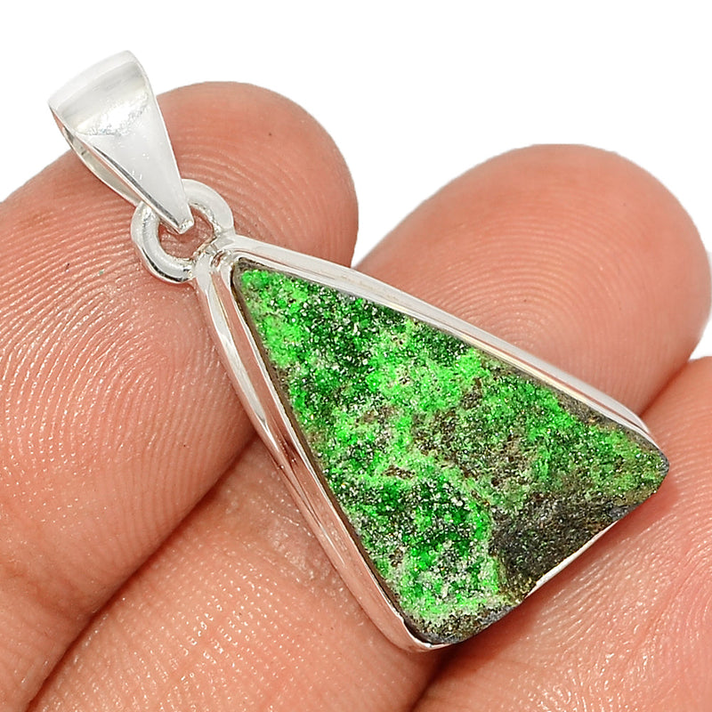 1.3" Uvarovite Green Garnet Pendants - UGGP309