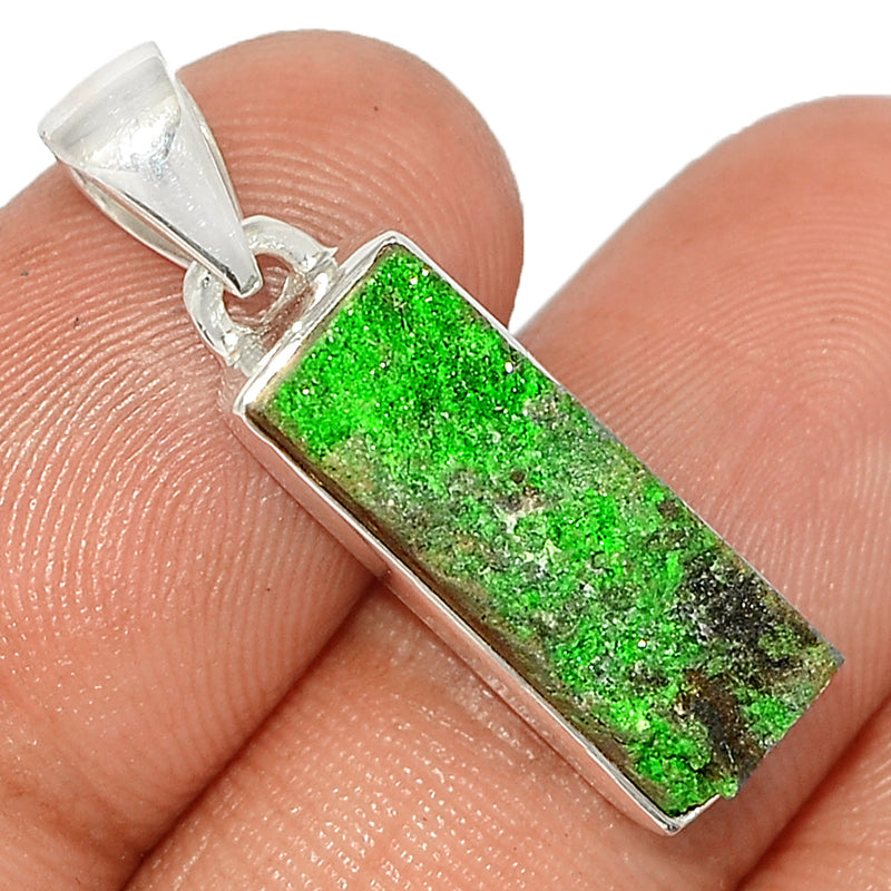 1.2" Uvarovite Green Garnet Pendants - UGGP310