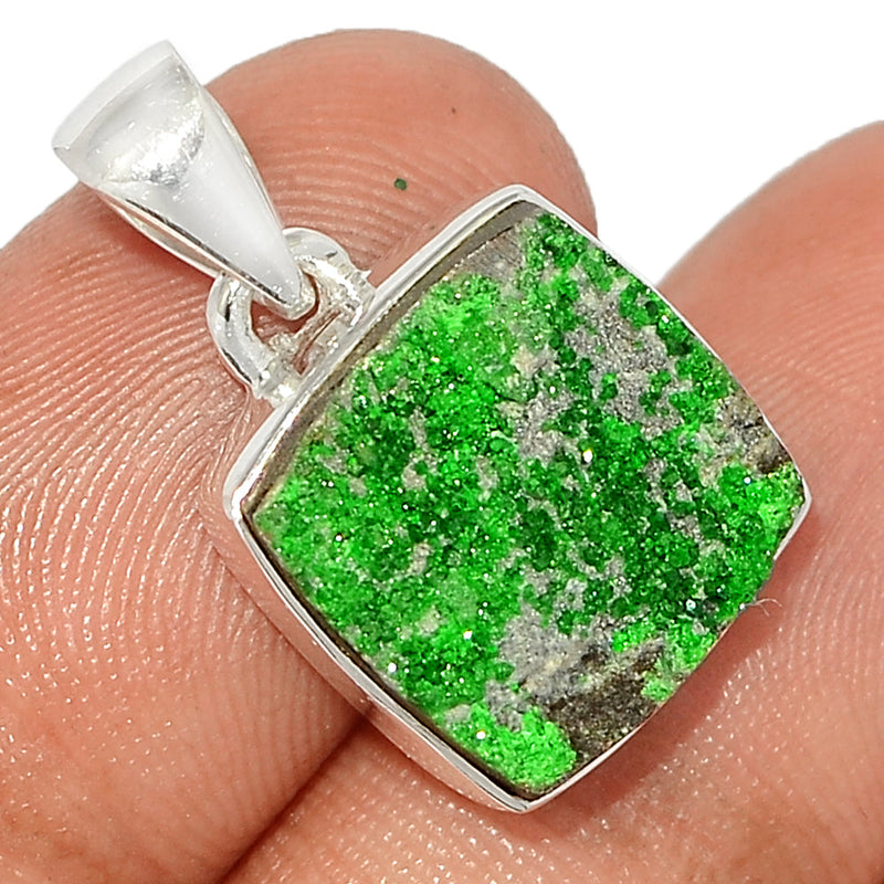 1" Uvarovite Green Garnet Pendants - UGGP313