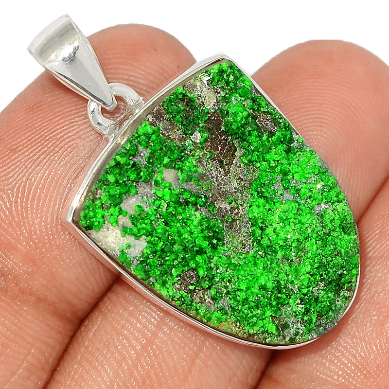 1.5" Uvarovite Green Garnet Pendants - UGGP319